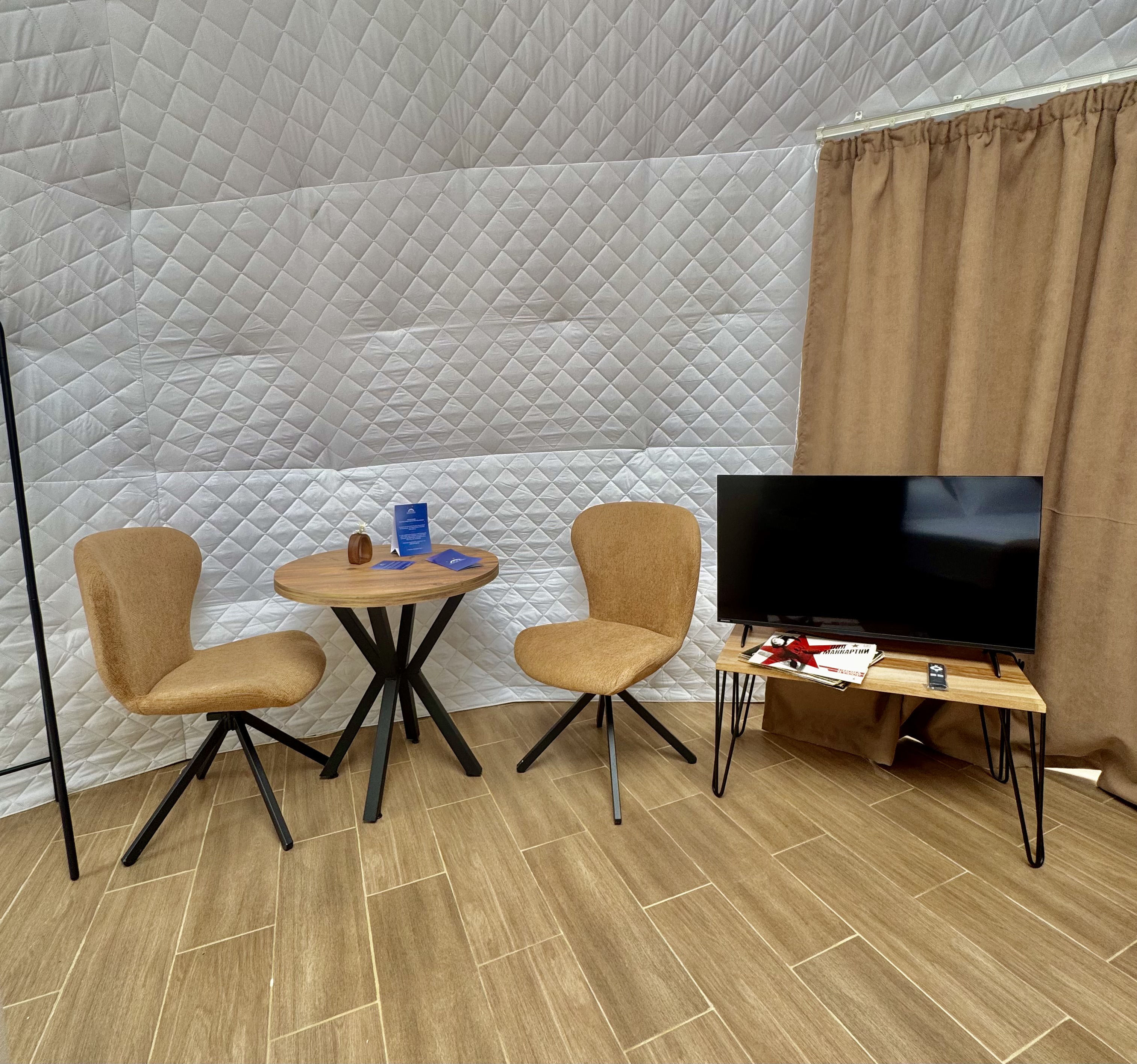 Glamping #3 (Saturn)